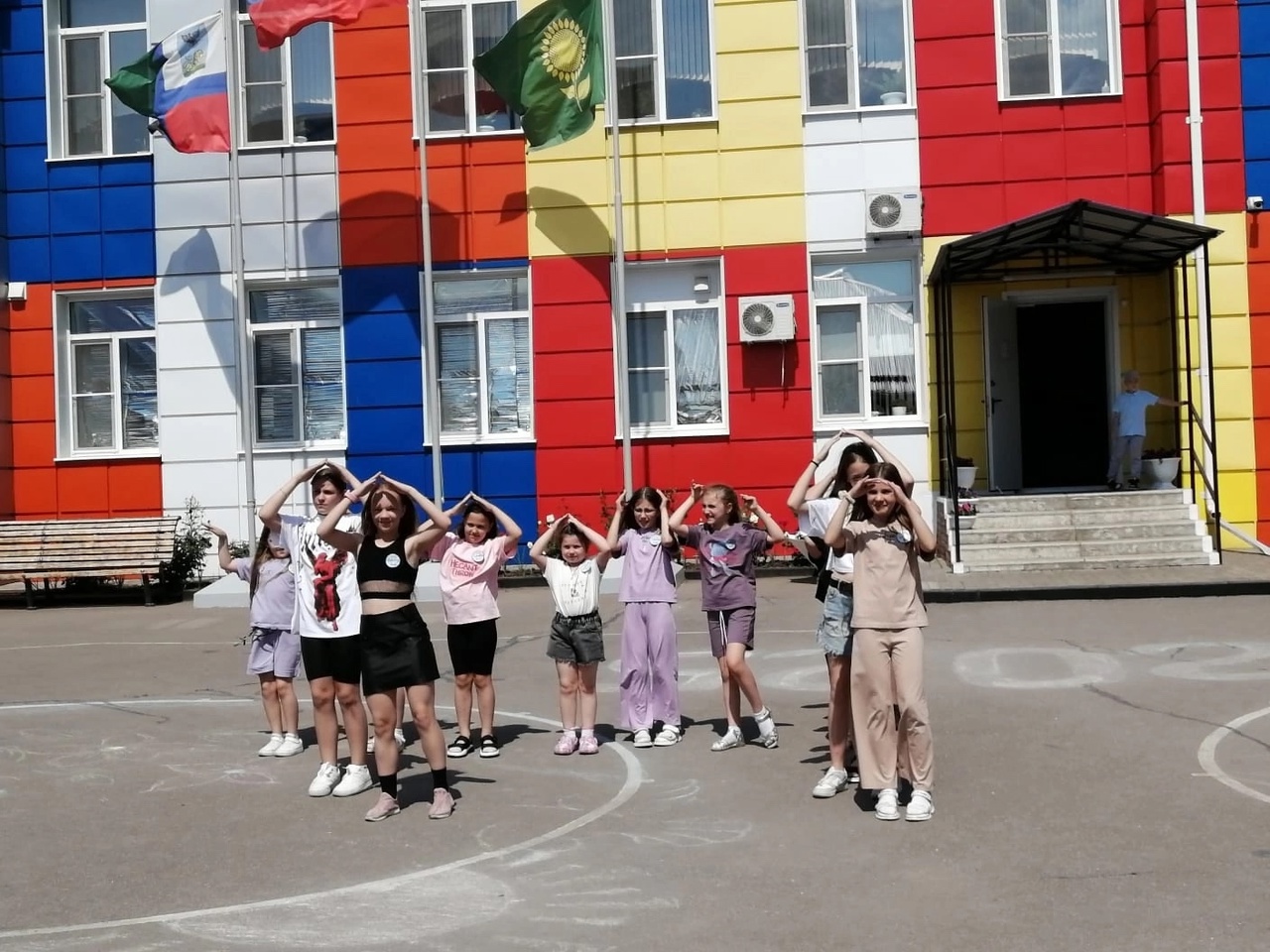 Веселье продолжается.